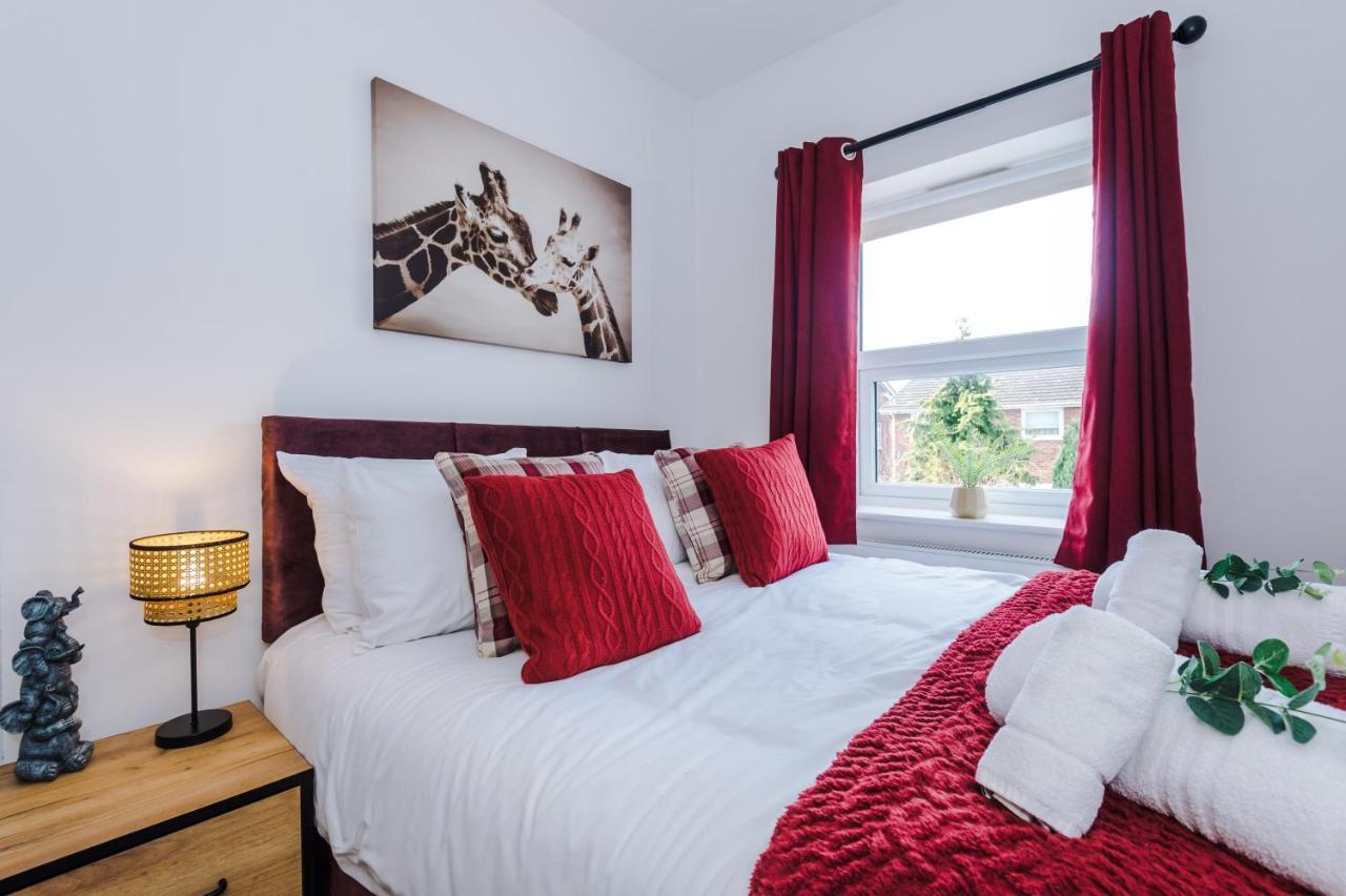 Pristine 2-Bed House In Chester By 53 Degrees Property, Ideal For Families & Small Groups, Great Location - Sleeps 6 Hough Green Exterior foto