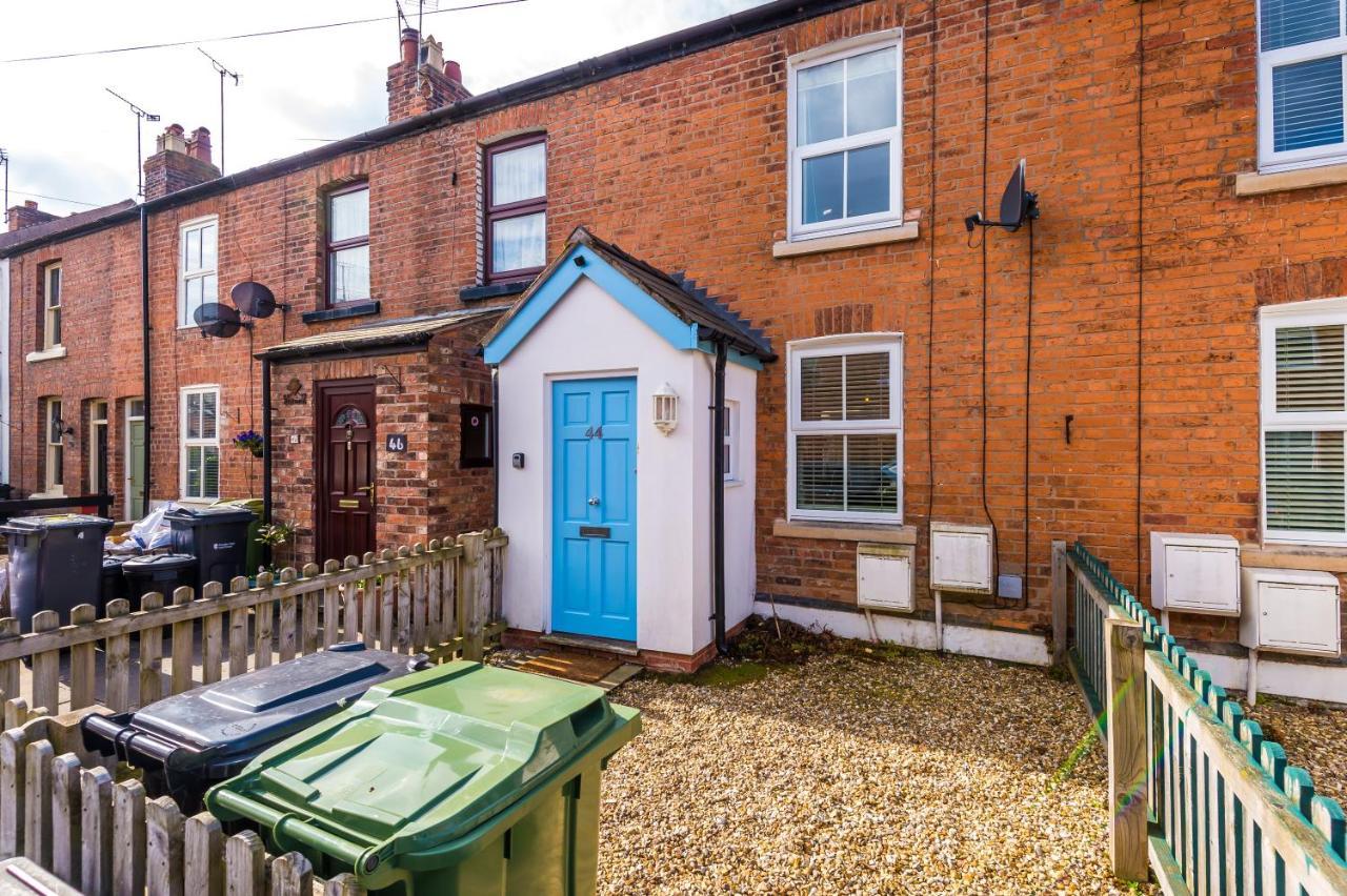 Pristine 2-Bed House In Chester By 53 Degrees Property, Ideal For Families & Small Groups, Great Location - Sleeps 6 Hough Green Exterior foto